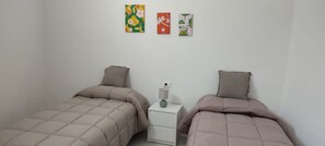 2 chambres, fer et planche à repasser, lit parapluie, Wi-Fi gratuit