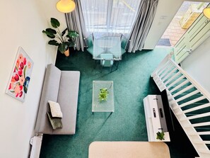 Loftsrom – deluxe | Oppholdsområde