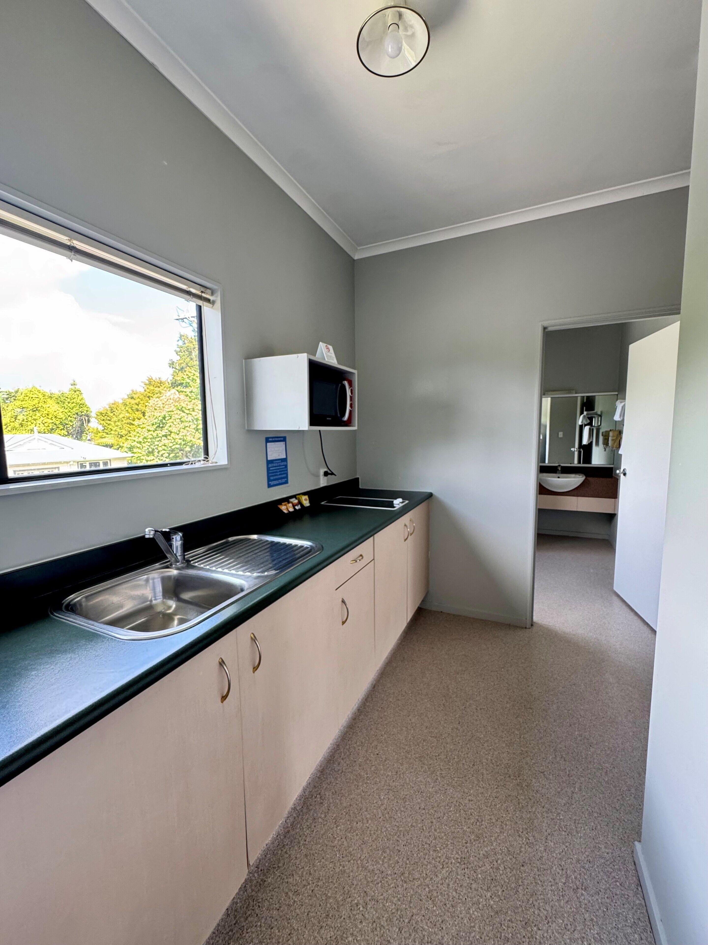 Executive Studio Suite | Private kitchen