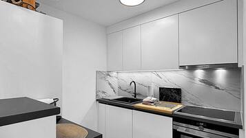 Réfrigérateur, four, lave-vaisselle, cafetiÚre/bouilloire