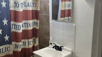 Toallas, jabón, papel de baño