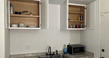 Fancy Hooch Close to Fort Sill Accepts Pets.