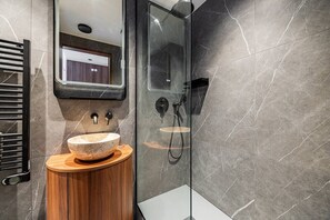 Hair dryer - 151 Suite luxueuse-Etienne Marcel-Châtelet-Paris 3 (Paris)