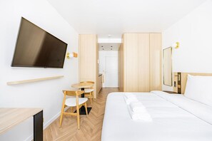 1 bedroom, iron/ironing board, travel cot, WiFi