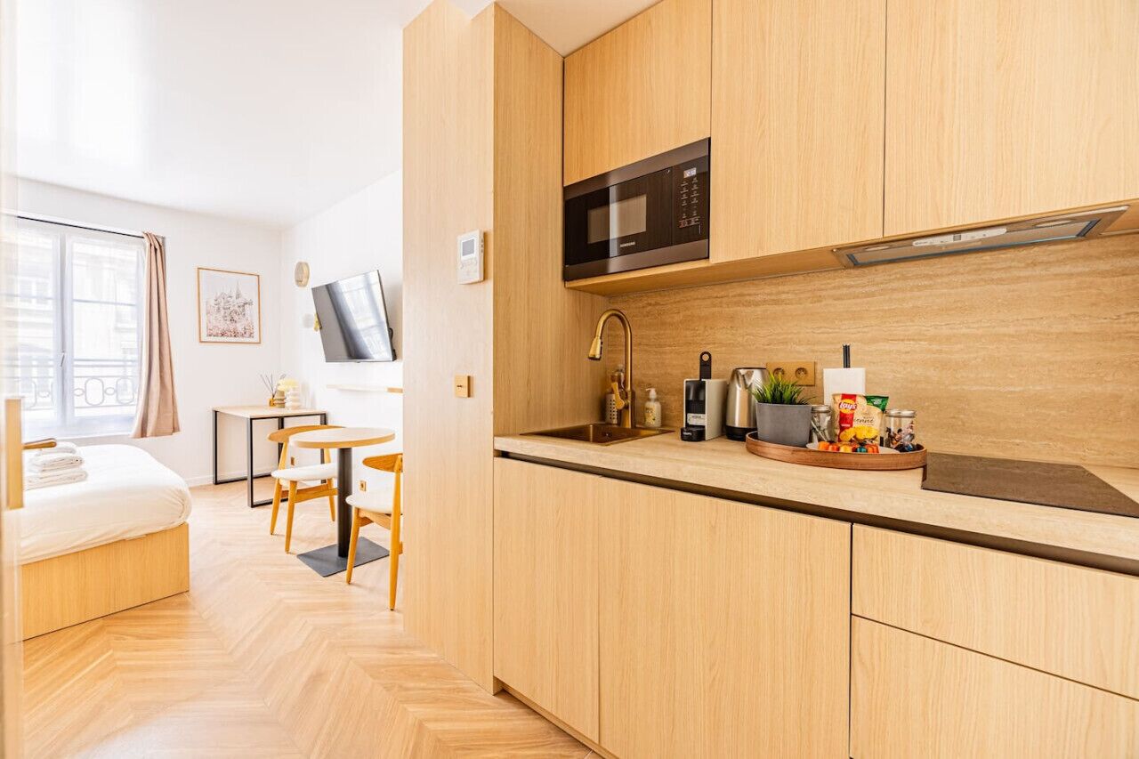 Microwave, coffee/tea maker, cookware/dishes/utensils, dining tables