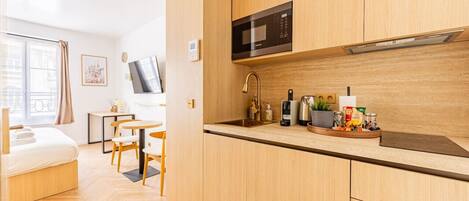 Micro-ondes, cafetière/bouilloire