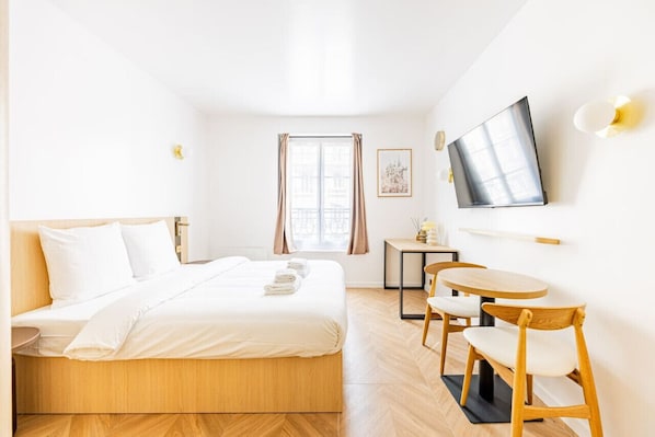 1 habitación, tabla de planchar con plancha, cuna de viaje y wifi 