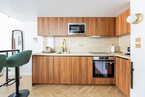 Microwave, coffee/tea maker, cookware/dishes/utensils, dining tables