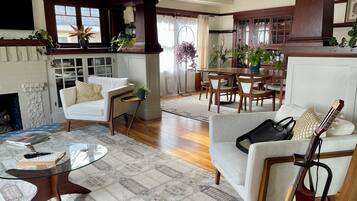 Smart-tv en een open haard