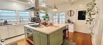 Garden Suite: Private Deck, Saltwater Hot Tub & Fast Wi-Fi