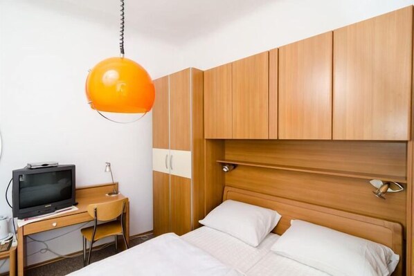1 chambre, fer et planche à repasser, Wi-Fi gratuit