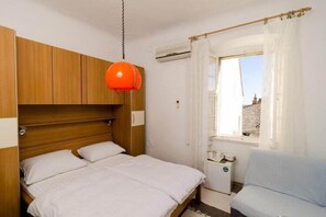 1 chambre, fer et planche à repasser, Wi-Fi gratuit