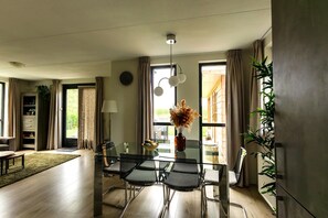 Dining - Cosy holiday home with garden (Ewijk)