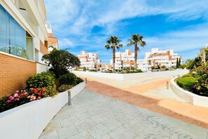 Property grounds - Nice apartment with shared pool (Roquetas de Mar)