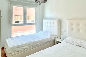 3 quartos, Wi-Fi de cortesia, roupa de cama