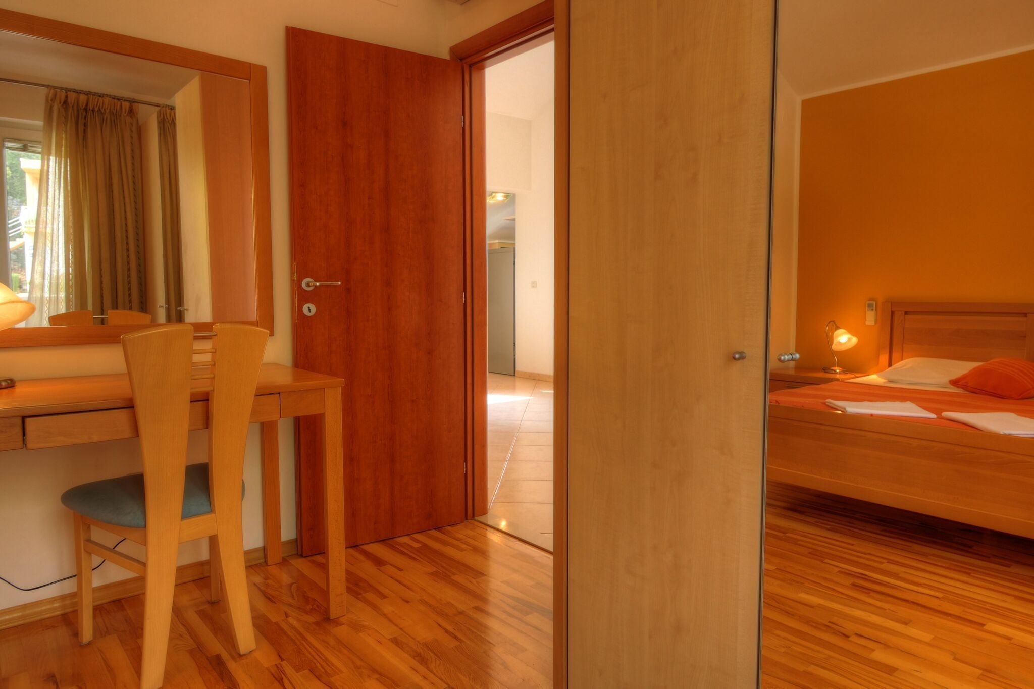 1 dormitorio, tabla de planchar con plancha, cuna de viaje y wifi gratis
