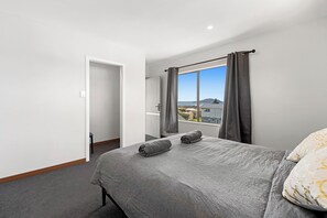 6 bedrooms, iron/ironing board, travel cot, WiFi