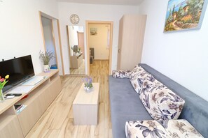 Smart TV - Seaside Apartments Hrkać - Standard One Bedroom Apartment with Terrace and Sea View 2 (Orebic)