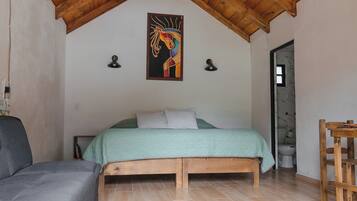 Cabaña básica, vista al jardín | Edredón, wifi gratis y ropa de cama