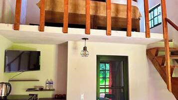 Cabana romântica, vista para a colina | 1 quarto, edredons de pluma, Wi-Fi de cortesia, roupa de cama