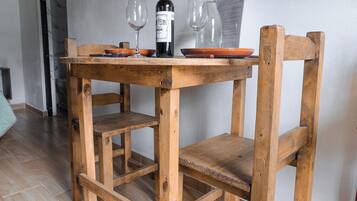 Kabin Basic, pemandangan kebun | Ruang makan