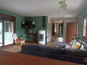 Living area - Casa con Jardín a 1 km Playa (Valdoviño)