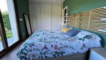 3 quartos, ferros/tábuas de passar roupa, Wi-Fi, roupa de cama