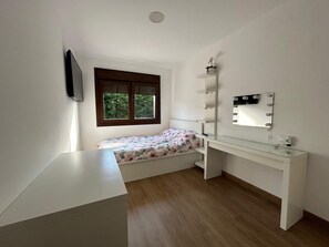 3 bedrooms, iron/ironing board, WiFi, bed sheets - Casa con Jardín a 1 km Playa (Valdoviño)