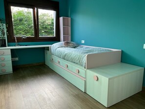 3 chambres, fer et planche à repasser, Wi-Fi, draps fournis