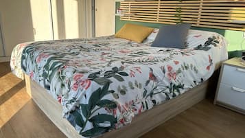 3 Schlafzimmer, BĂŒgeleisen/BĂŒgelbrett, WLAN, BettwĂ€sche