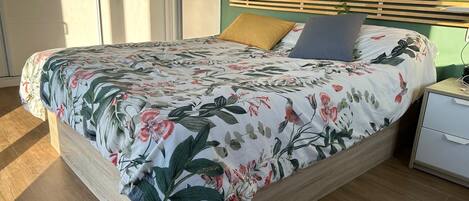 3 bedrooms, iron/ironing board, WiFi, bed sheets