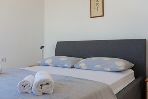 2 chambres, fer et planche à repasser, accès Internet