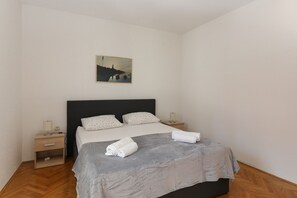 2 bedrooms, iron/ironing board, free WiFi
