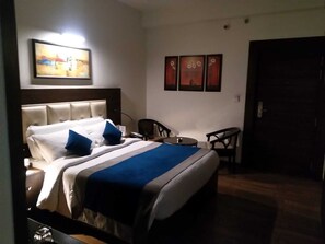 Standard Single Room, Park View | In-room safe, iron/ironing board, free WiFi