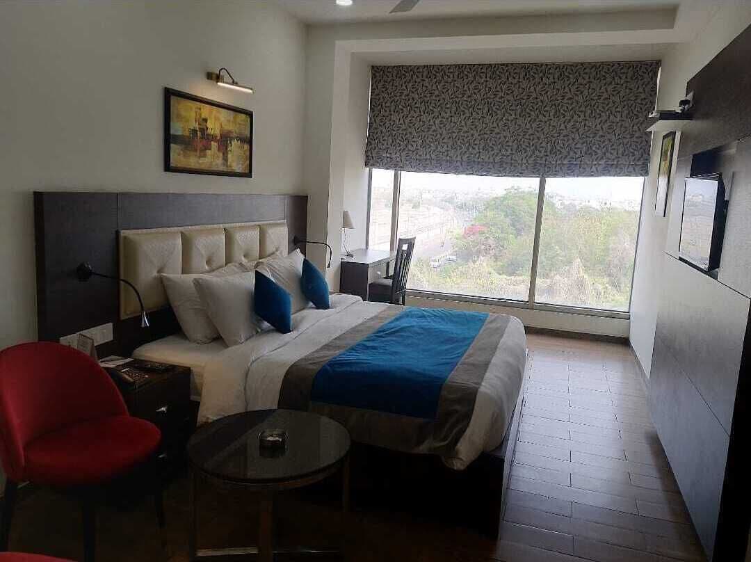 Elite Room | In-room safe, iron/ironing board, free WiFi, bed sheets