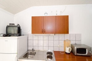 Kühlschrank, Mikrowelle, Herdplatte
