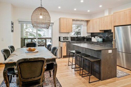 Stunning 5 Star one level townhouse Blueberry Hills Deer Run