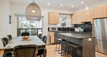 Stunning 5 Star one level townhouse Blueberry Hills Deer Run
