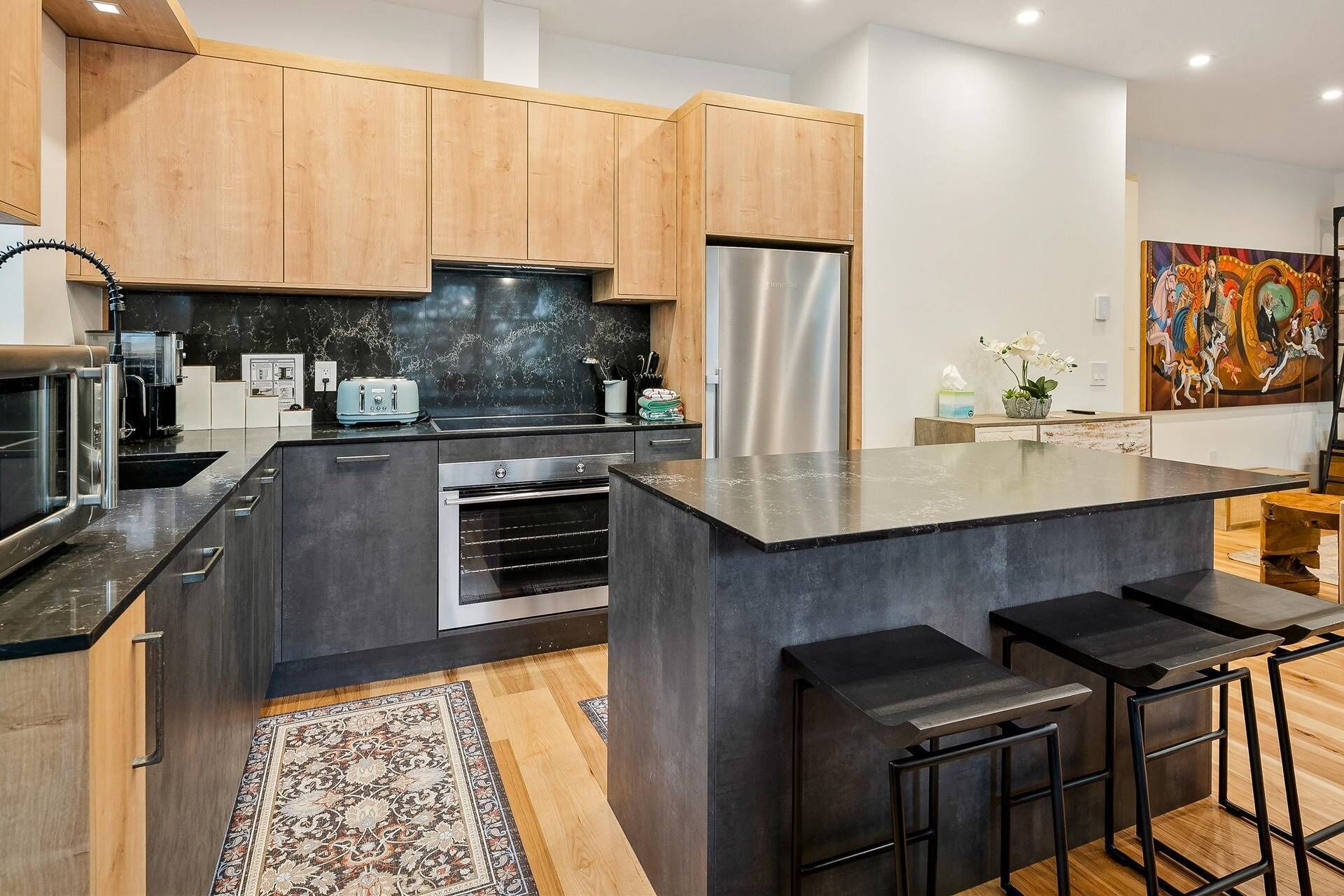 Réfrigérateur, micro-ondes, four, plaque de cuisson