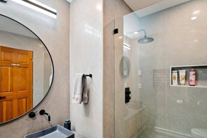 Secadora de cabello y shampoo 