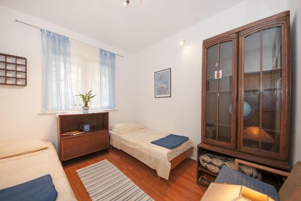 2 chambres, fer et planche à repasser, accès Internet