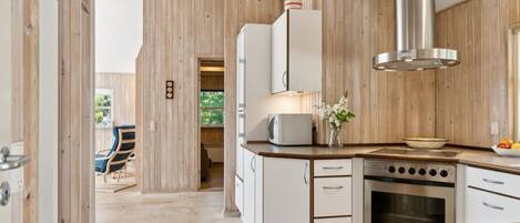 Fridge, microwave, dishwasher, cookware/dishes/utensils