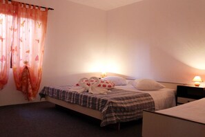 1 bedroom, iron/ironing board, free WiFi