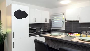 Réfrigérateur, micro-ondes, four, lave-vaisselle