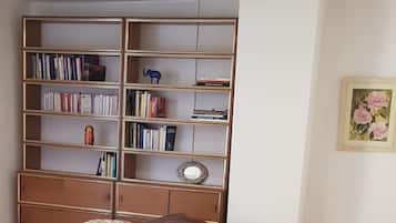 3 bedrooms, iron/ironing board, bed sheets