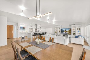 Dining - @Marbella Lane-Oceanfront Retreat w/ Stunning View (Pacifica)
