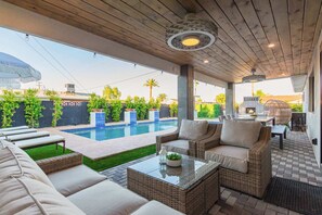 Outdoor dining - The Kensington| Luxe 4BR | Pool | Al-Fresco Living (Scottsdale)