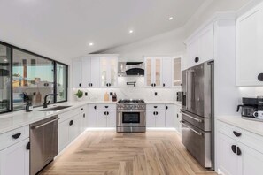 Fridge, oven, stovetop, dishwasher - The Kensington| Luxe 4BR | Pool | Al-Fresco Living (Scottsdale)