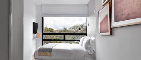 1 habitación, escritorio, tabla de planchar con plancha y wifi