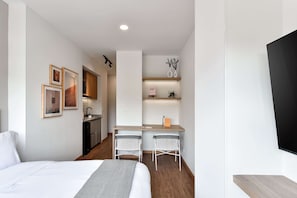 1 chambre, bureau, fer et planche à repasser, Wi-Fi
